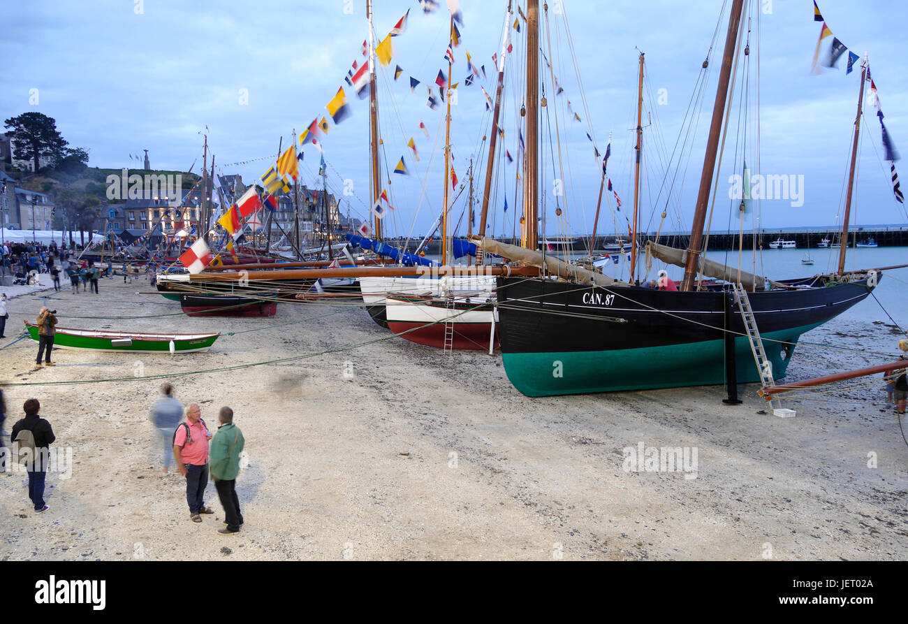 Les bateaux traditionnels à Cancale, bisquine la Cancalaise, port de la Houle ; festival maritime : 'La Cancalaise à 30 ans' (Cancale ; Ille et Vilaine ; Britta Banque D'Images