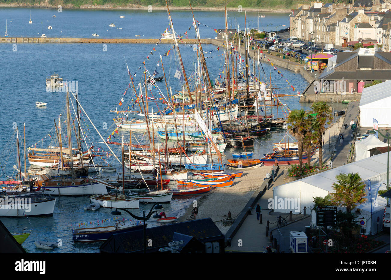 Les bateaux traditionnels à Cancale, port de la Houle, festival maritime : 'La Cancalaise à 30 ans' (Cancale, Ille et Vilaine, Bretagne, France). Banque D'Images