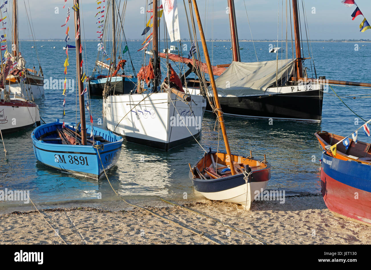 Les bateaux traditionnels à Cancale, port de la Houle, festival maritime : 'La Cancalaise à 30 ans' (Cancale, Ille et Vilaine, Bretagne, France). France ; 3 Banque D'Images