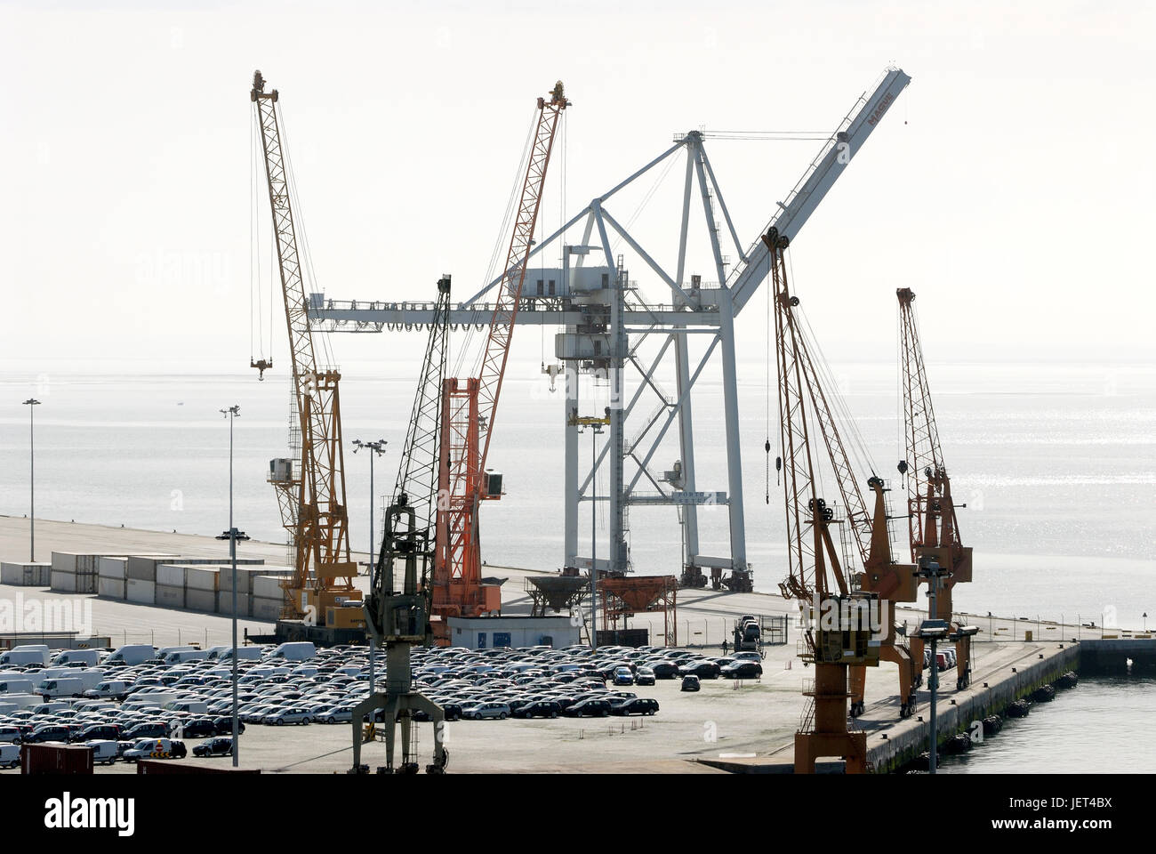 Grues du port commercial de Setúbal. Portugal Banque D'Images