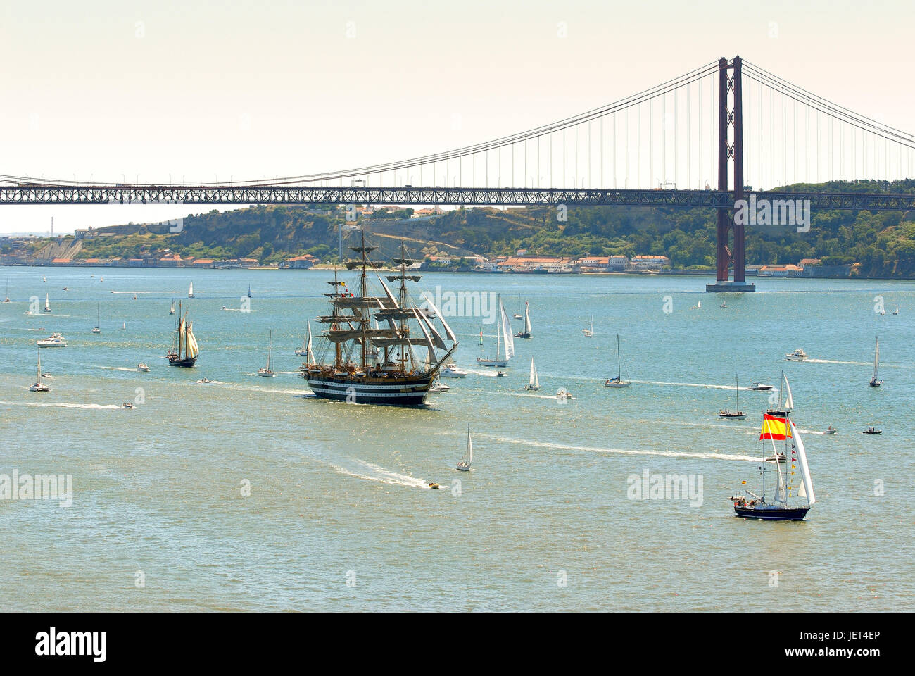 Pont 25 de Abril et le Tage, Lisbonne Banque D'Images