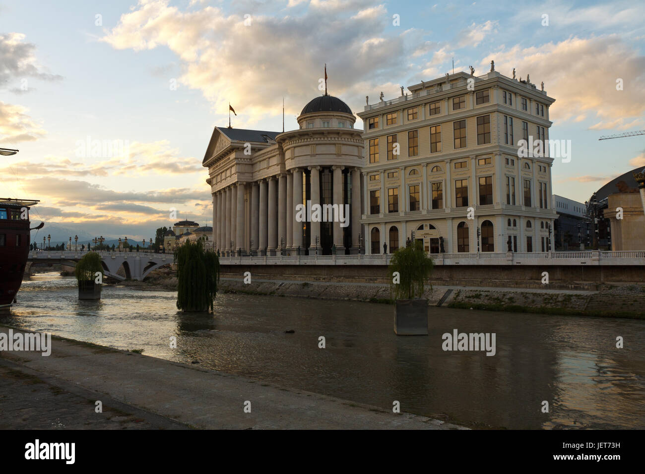 Au centre de la nuit. Architecture et Bâtiments de la ville de Skopje Banque D'Images