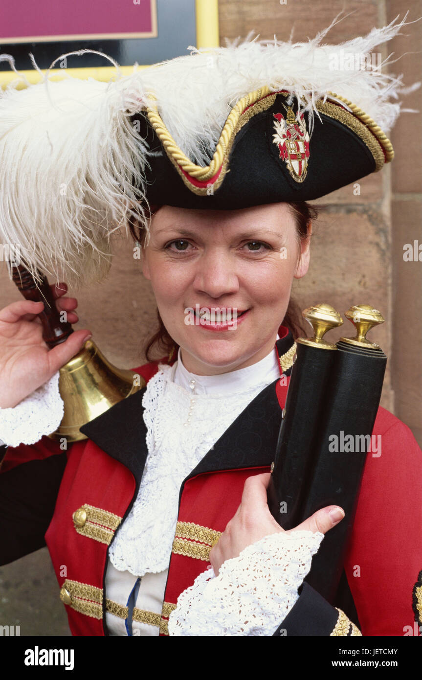 La Grande-Bretagne, l'Angleterre, Cheshire, Chester, femme, costume, ville bawler, portrait, modèle relâché, l'Europe, la ville, la destination, le lieu d'intérêts, le tourisme, la personne, à l'extérieur, pilier, sections locales, doublure, historiquement, ancienne, crieur public, Ausruferin, news, rallye, bell, Banque D'Images