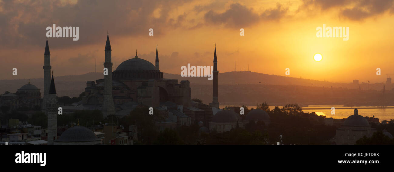 La Turquie, Istanbul, partie de la ville de Sultanahmet, SainteSophie, la basilique, le coucher