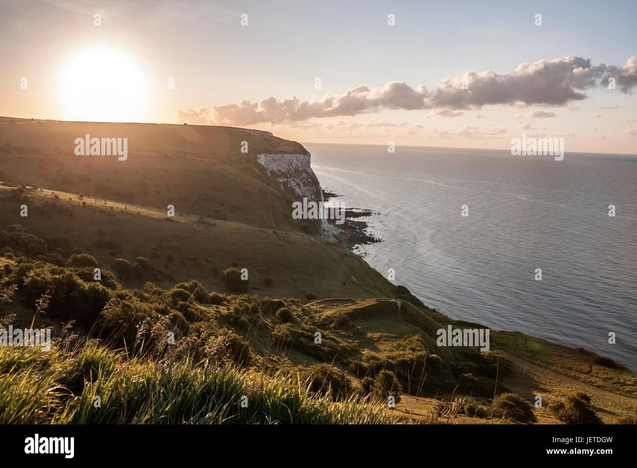 Les falaises blanches de Douvres en Angleterre au lever du soleil Banque D'Images