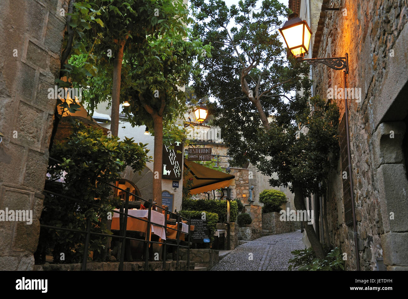 Espagne, Catalogne, Costa Brava, Tossa de Mar, restaurant dans la vieille ville, Banque D'Images