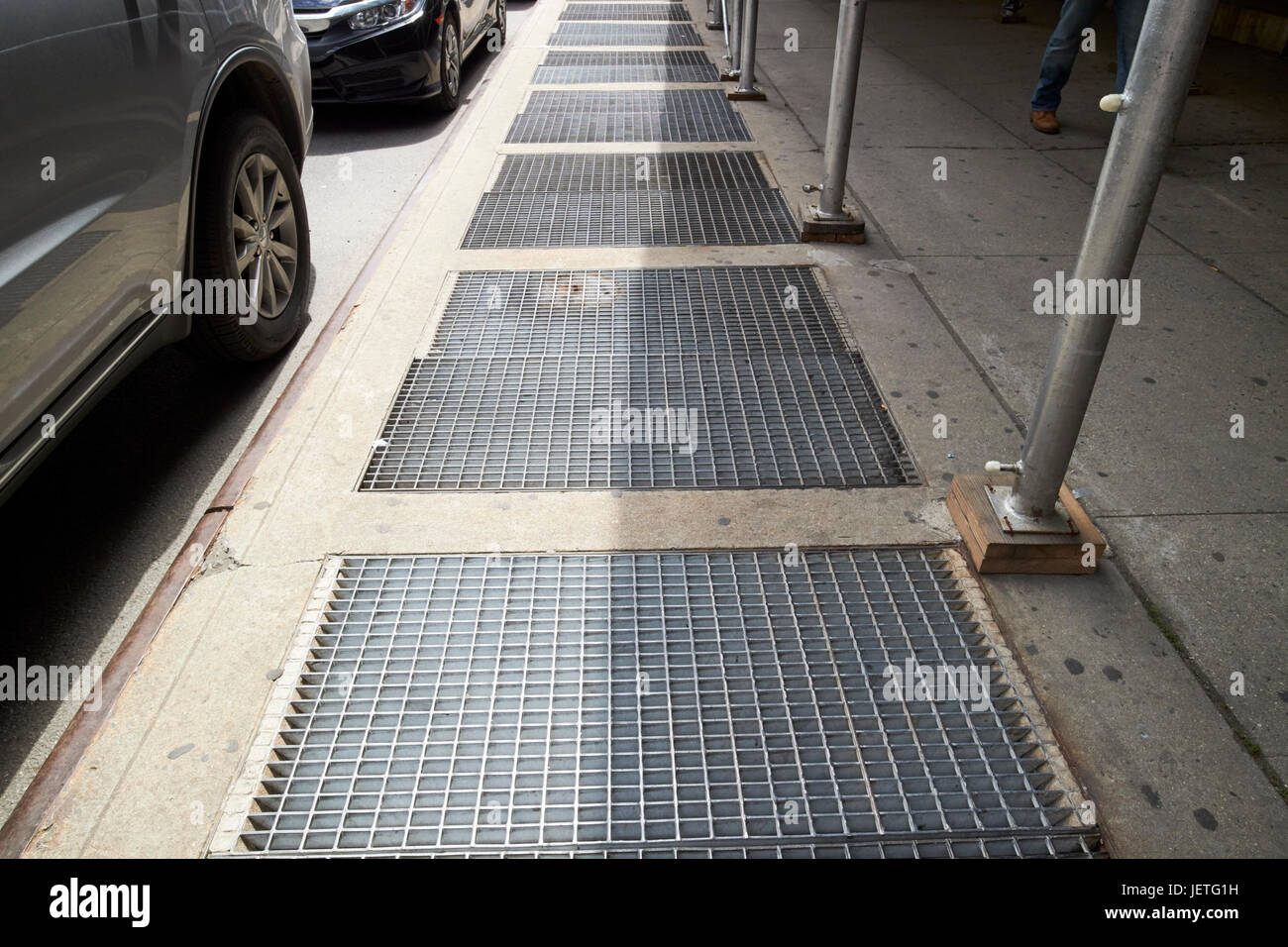 Les grilles de ventilation de métro de New York City USA de trottoir Banque D'Images