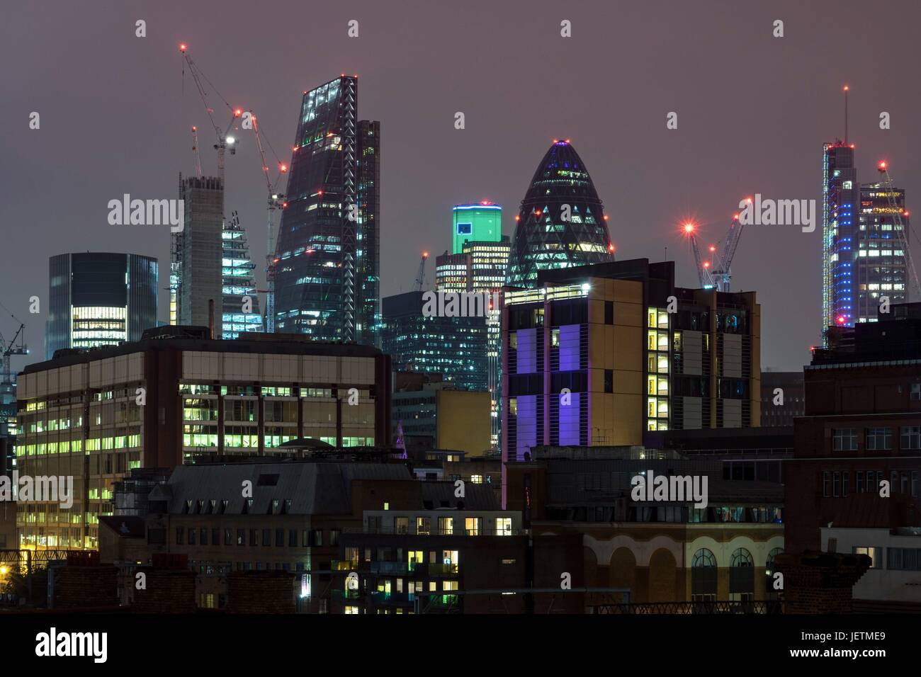 Angleterre : vue sur l'horizon de la ville de Londres la nuit. Photo de 06. Mai 2017. Dans le monde d'utilisation | Banque D'Images