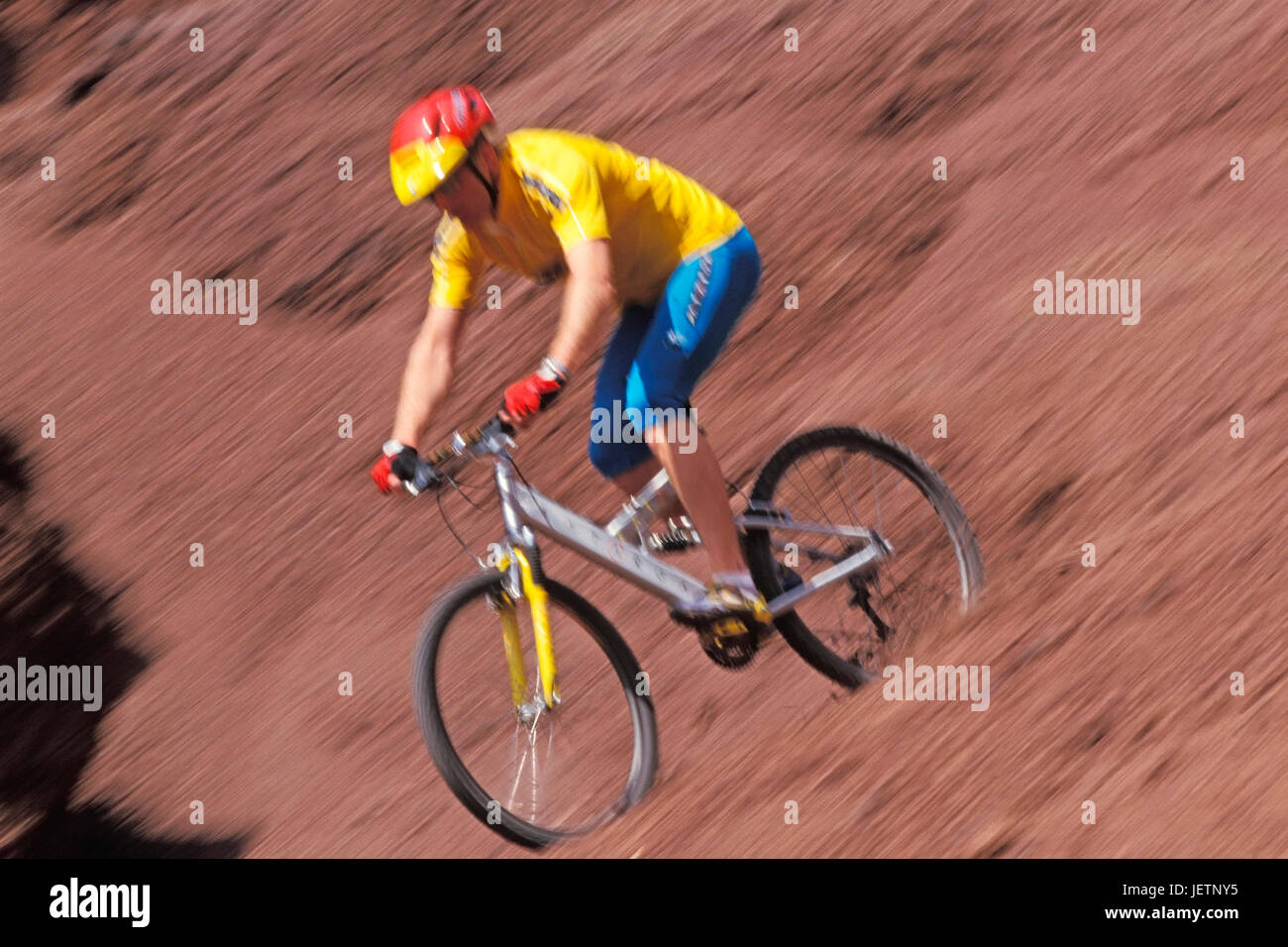 Du vélo de montagne en action, Mountainbiker en action Banque D'Images