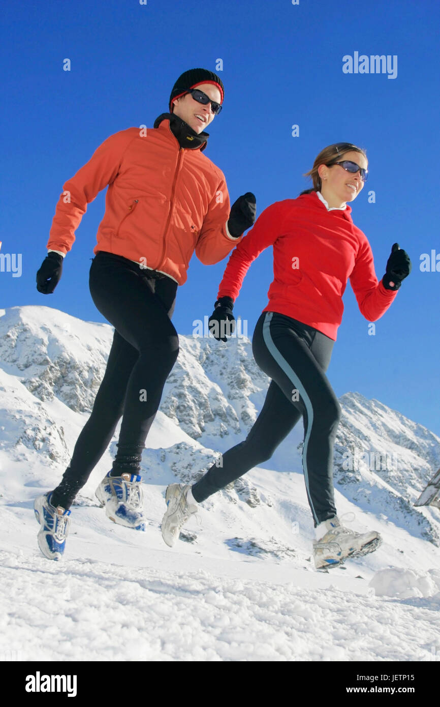 L'homme et la femme jog en hiver, Mann und Frau joggen im Winter Banque D'Images
