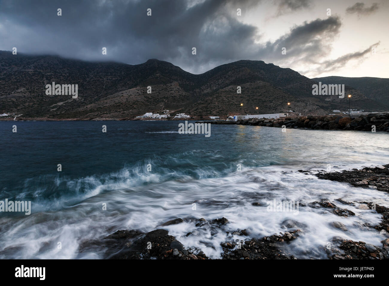 Seascape pris près de village sur l'île de Sifnos Kamares. Banque D'Images