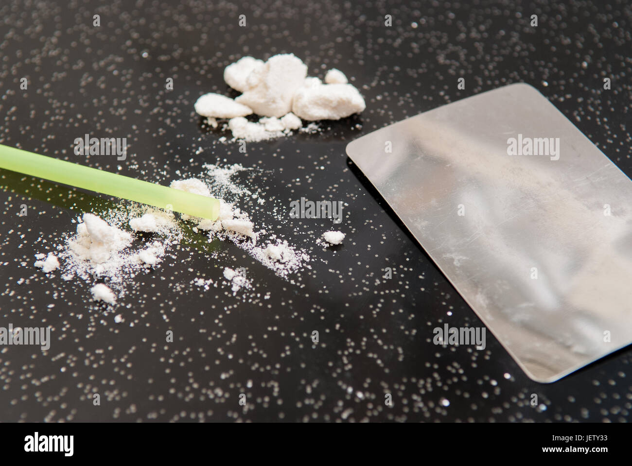 L'abus de drogues, de la cocaïne et haché dans les lignes à prendre Banque D'Images