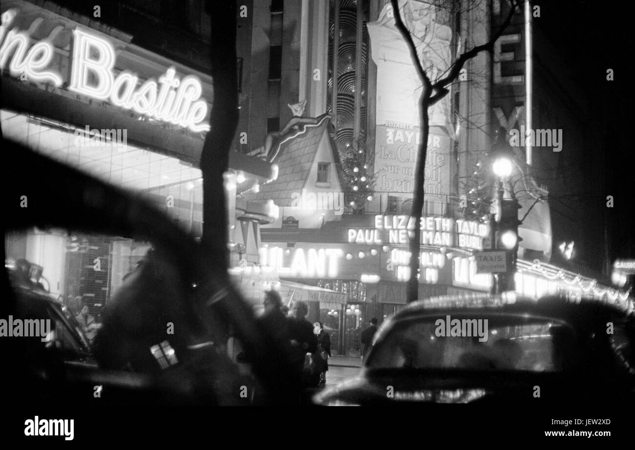 Façade du cinéma Le Grand Rex, situé boulevard Poissonnière dans le 2ème arrondissement de Paris. Décembre 1958 Photo Michael Holtz Banque D'Images