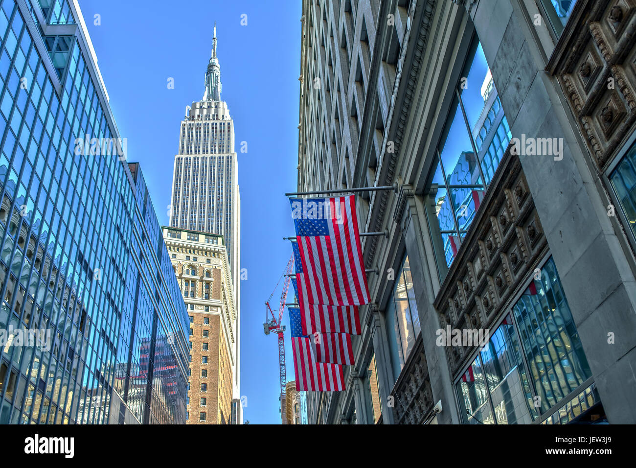 Empire State Building et US Flag Banque D'Images