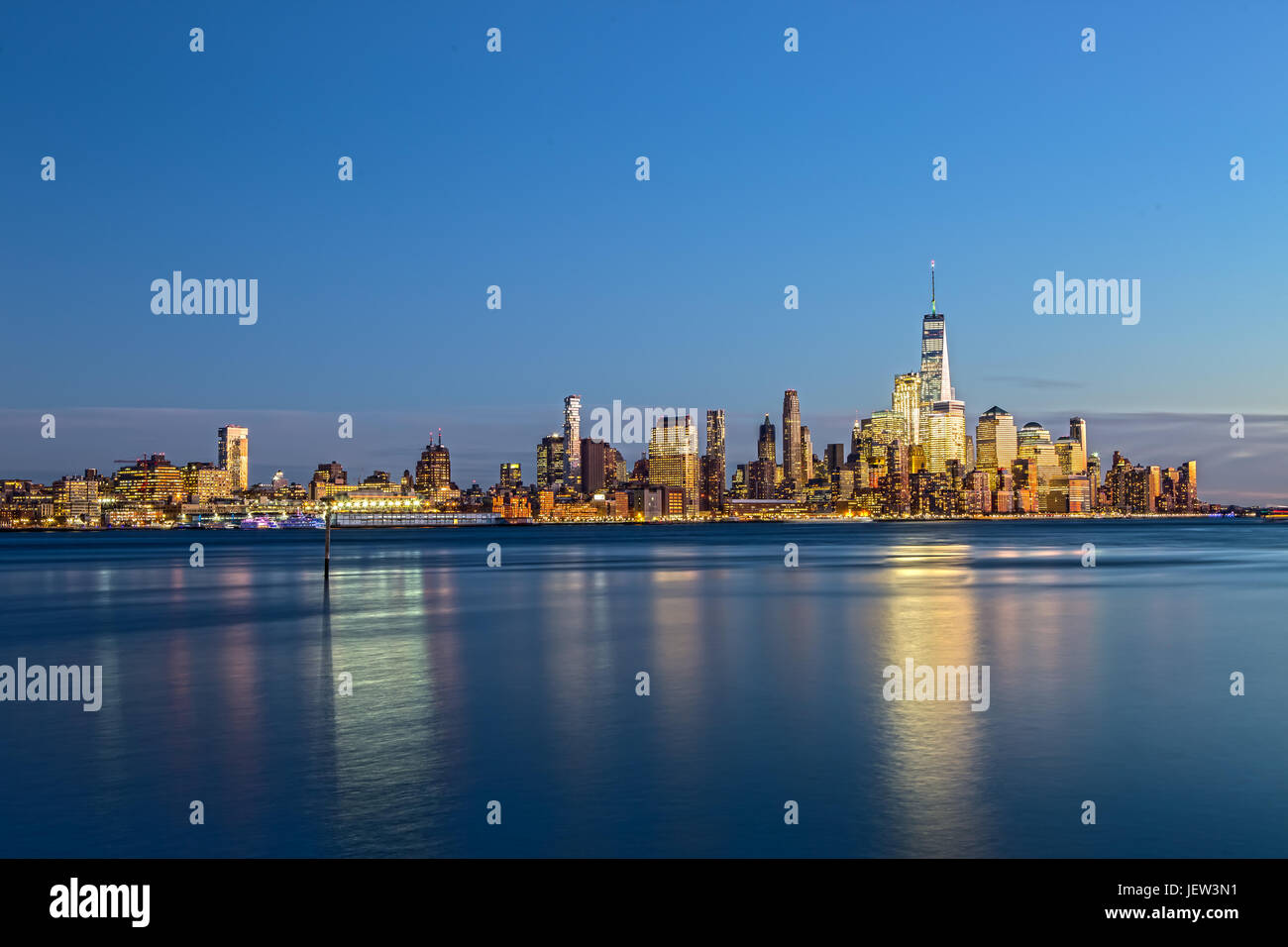 New York City Skyline après le coucher du soleil Banque D'Images