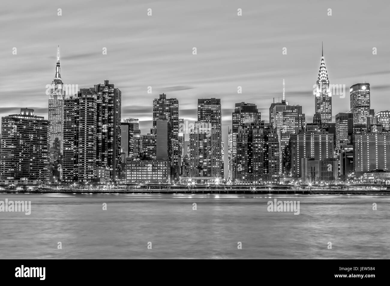 New York Skyline Gantry Plaza en noir & blanc Banque D'Images