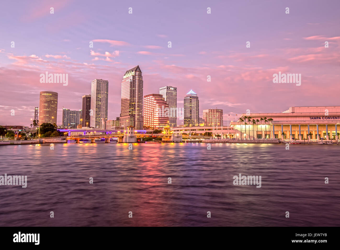 Centre-ville de Tampa Skyline at Sunset Banque D'Images