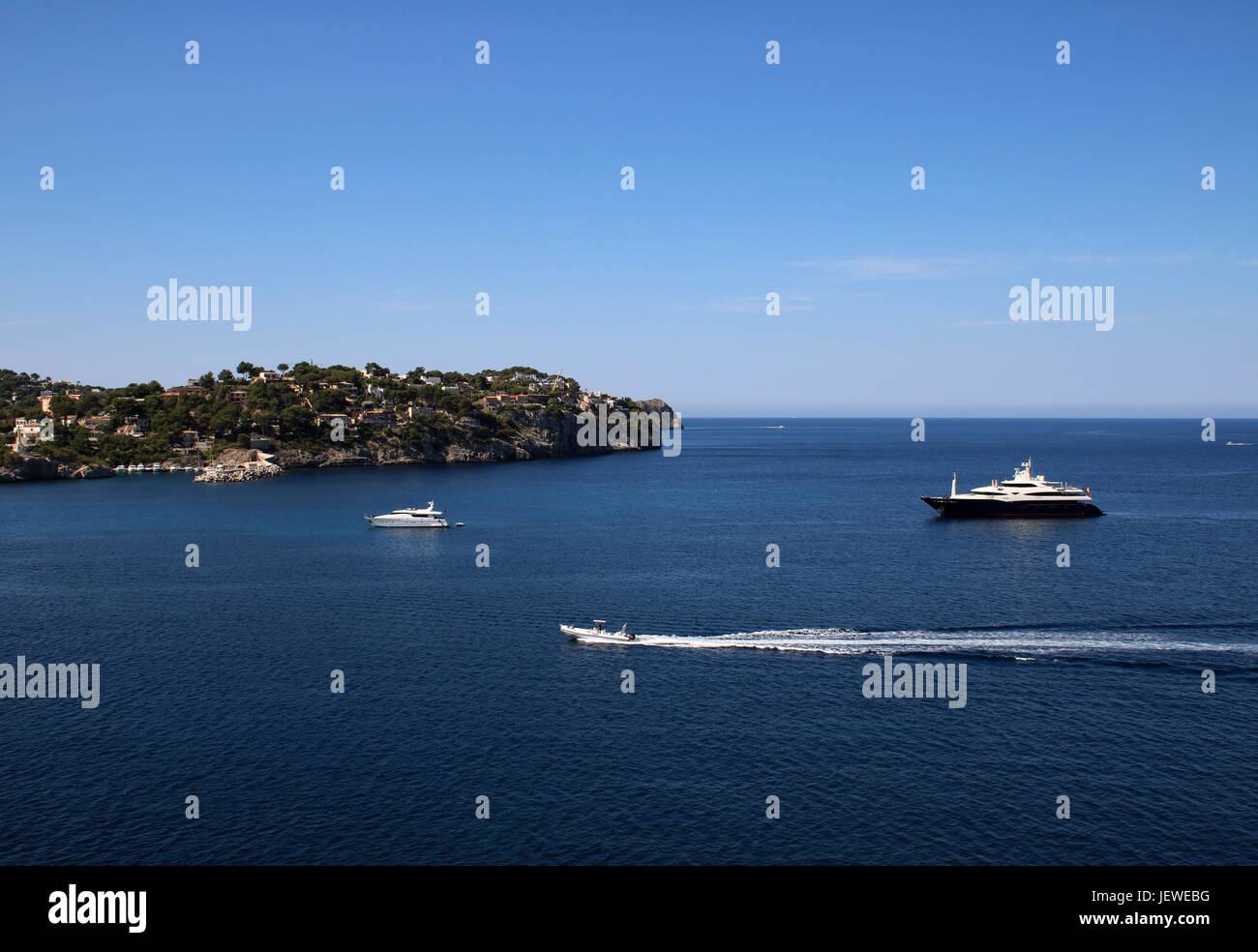 Haven - Superyacht Superyacht 'Blue Eyes' (59.8 m, construit en 2009 par le CRN )  = motor yacht  + rib - Baie de Santa Ponsa / Santa Ponca Calvià, Majorque, SW Banque D'Images