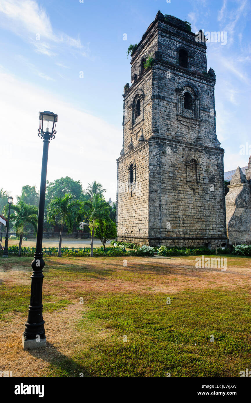 La vue du patrimoine mondial de l'église coloniale, Paoay le nord de Luzon, Philippines Banque D'Images