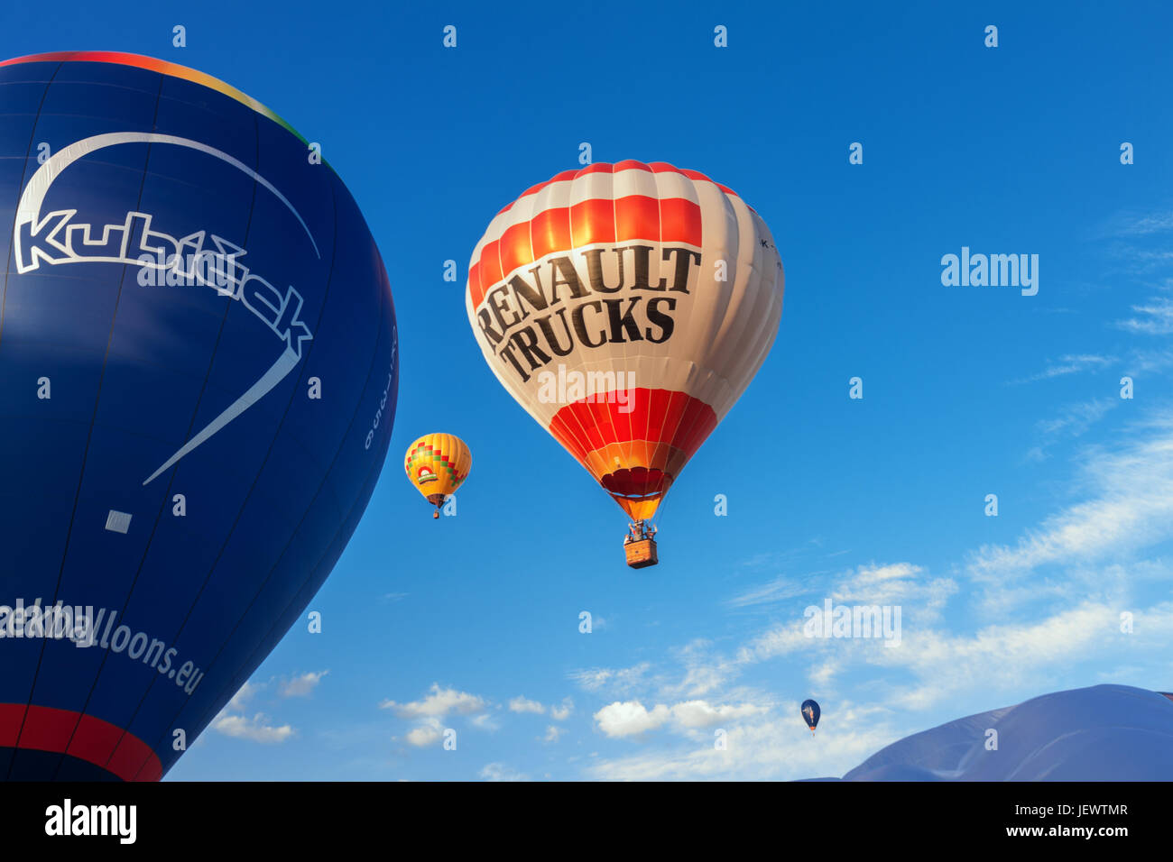 Bela pod Bezdezem, République tchèque - Le 24 juin : Hot air ballon Kubicek  en vol à l'Belske Balonove Hemzeni (afficher) le 24 juin 2017 à Bela pod  Bezd Photo Stock - Alamy