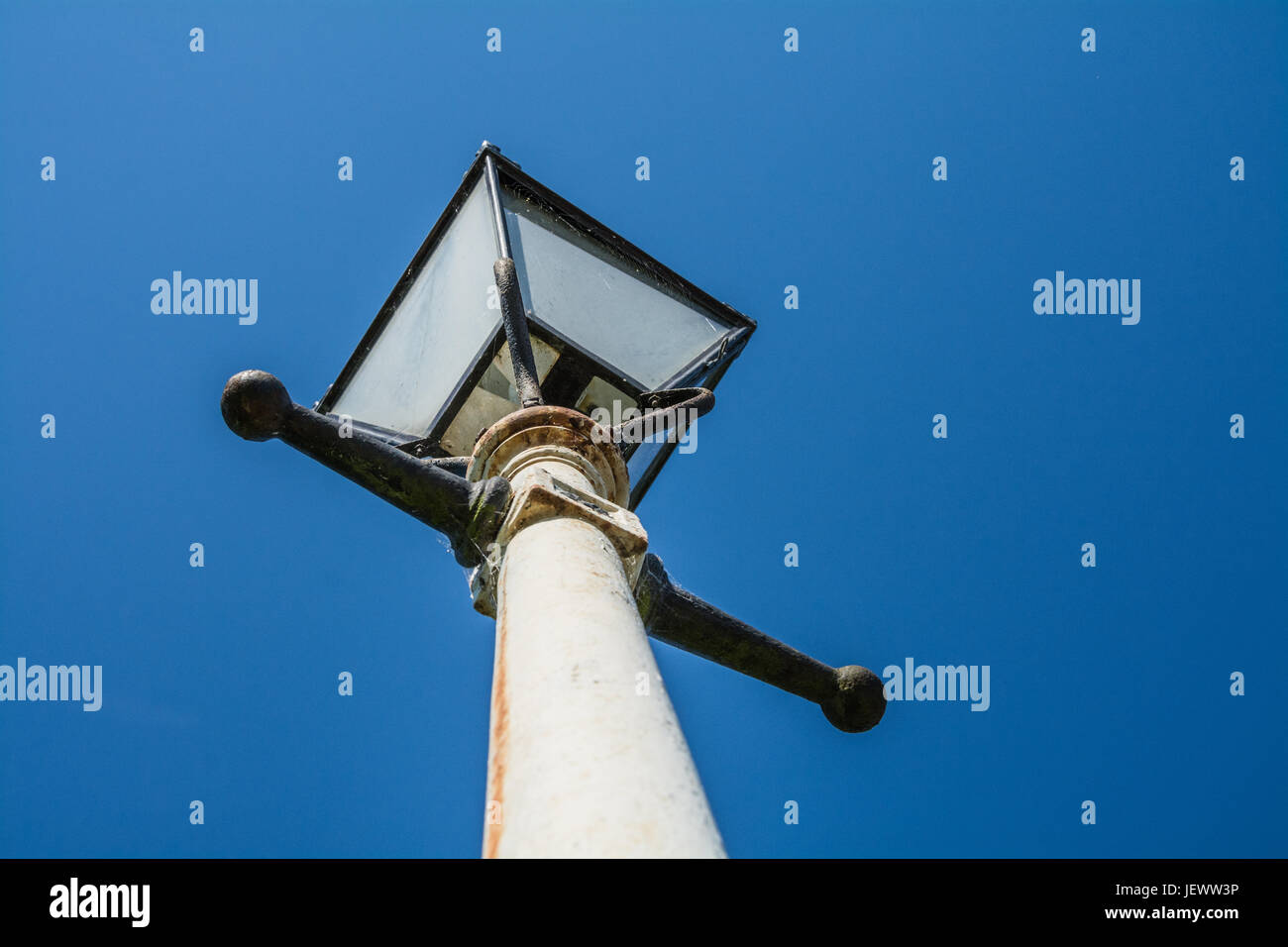 Une vue abstraite d'un style victorien classique street light. Fabriqué par Revo Tipton Banque D'Images