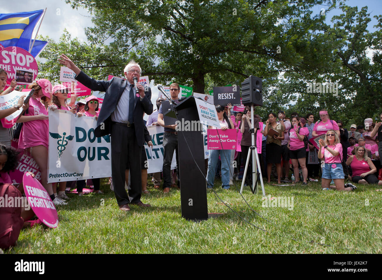 Washington, DC, USA. 27 Juin, 2017. Planned Parenthood partisans protestation devant le Capitole. Banque D'Images