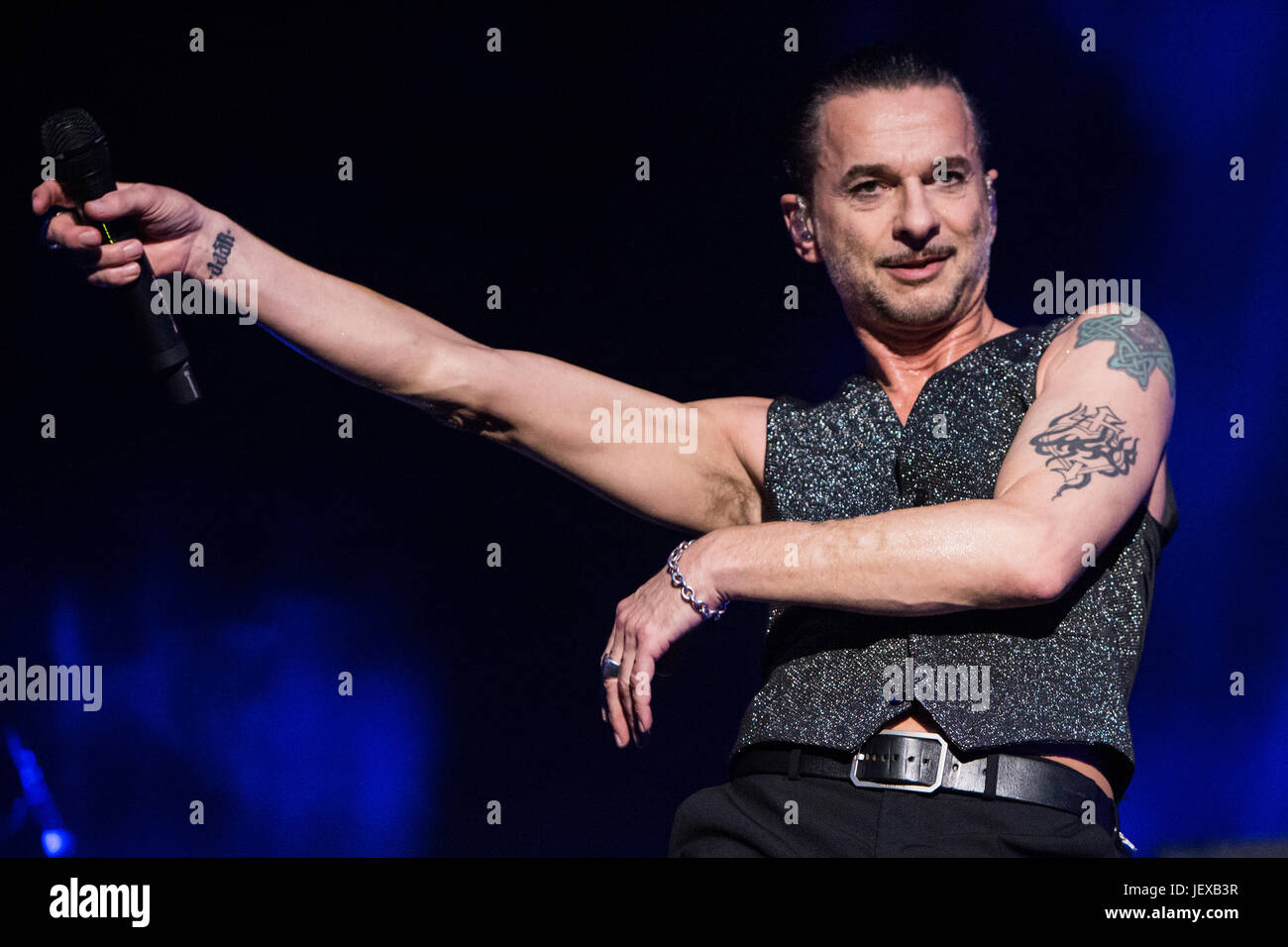 Milan Italie. 27 juin 2017. Le groupe électronique anglais DEPECHE MODE effectue sur scène au Stadio San Siro lors de la 'Tour' Global Spirit of Credit : Rodolfo Sassano/Alamy Live News Banque D'Images