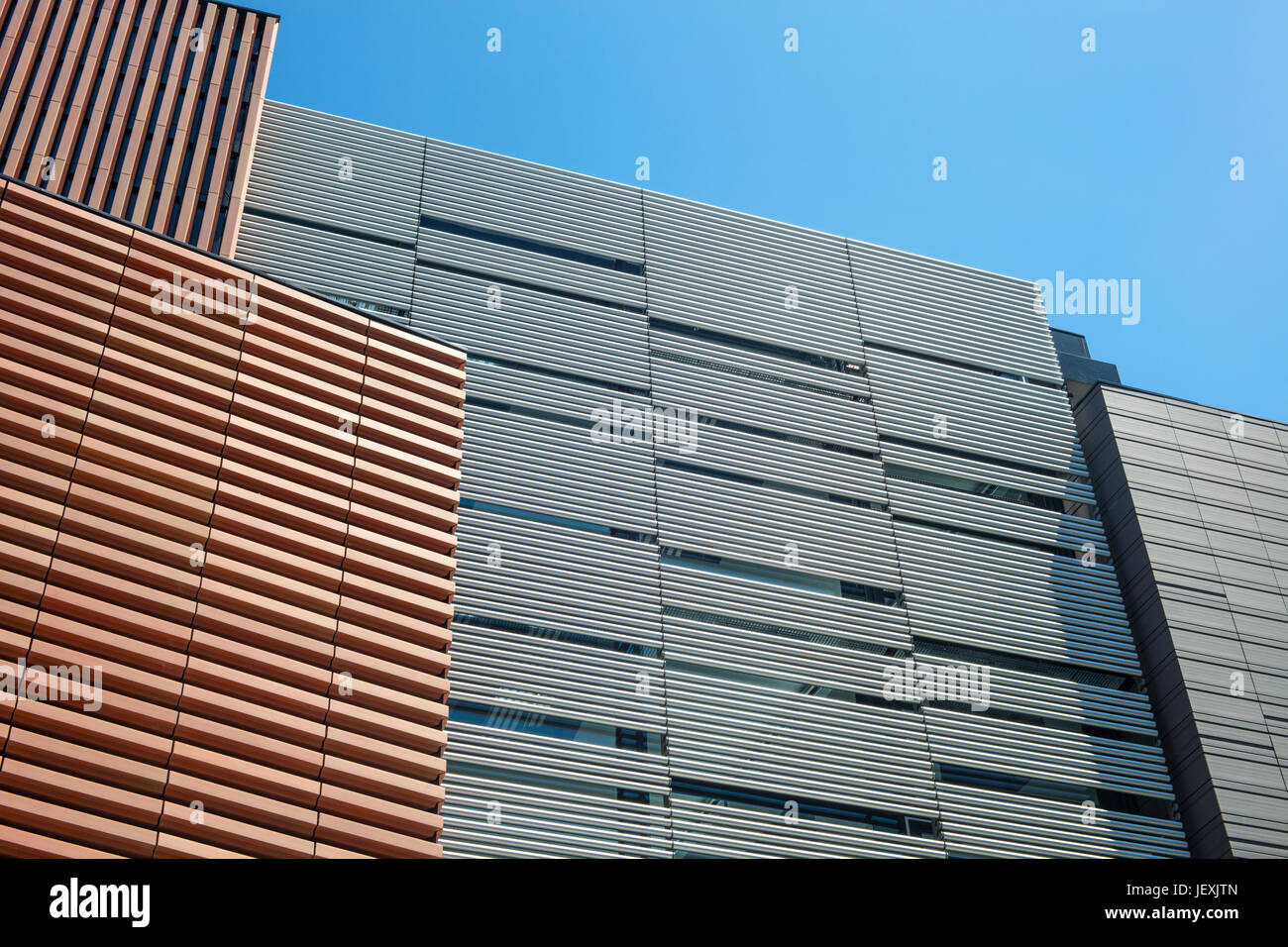 Barcelone, Espagne - 25 mai 2017 : l'architecture moderne, de construction géométrique pour les nouveaux Massana art school à Gardunya place près de la boqueria à Barcelo Banque D'Images