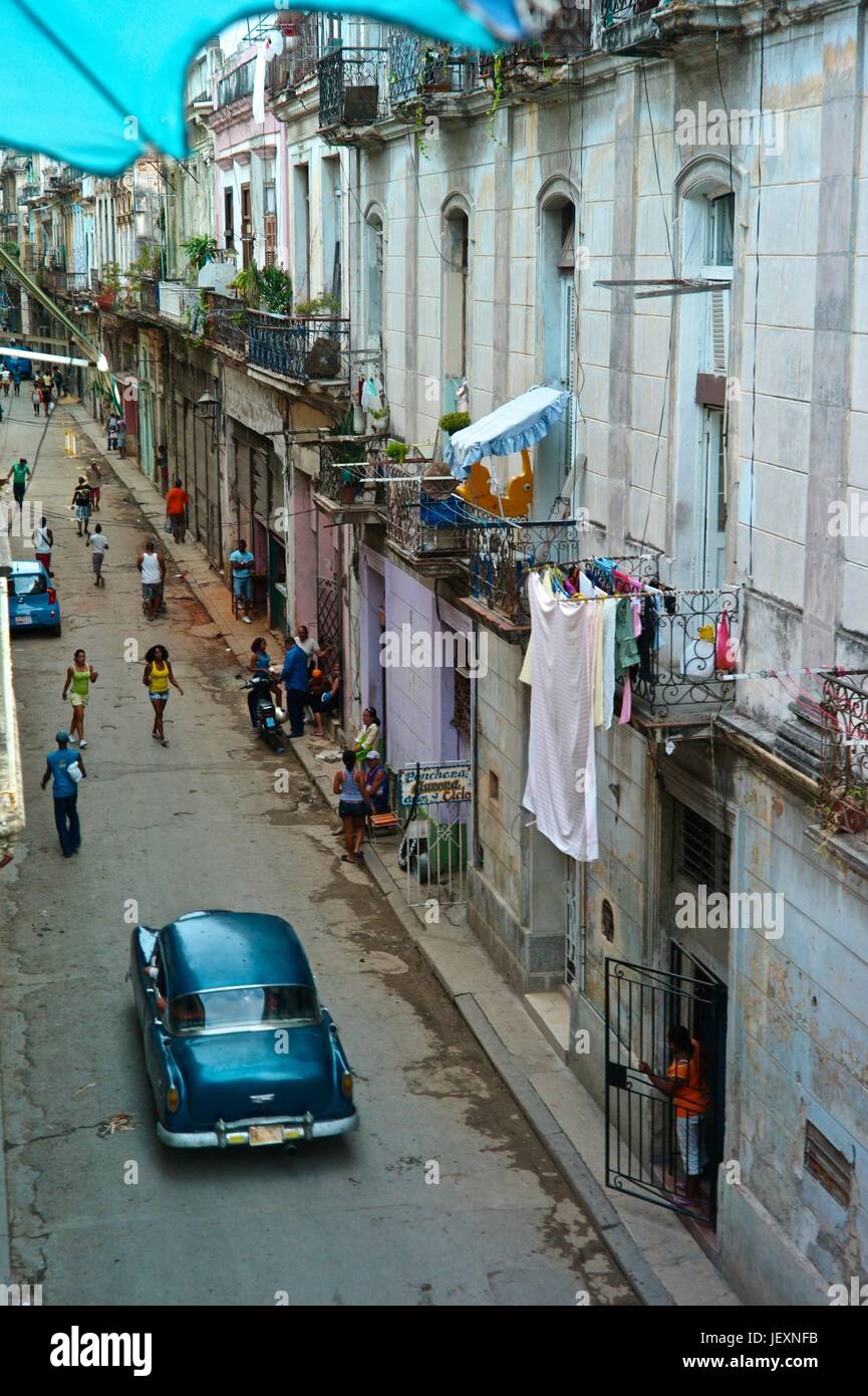 Une scène de rue dans la vieille Havane. Banque D'Images