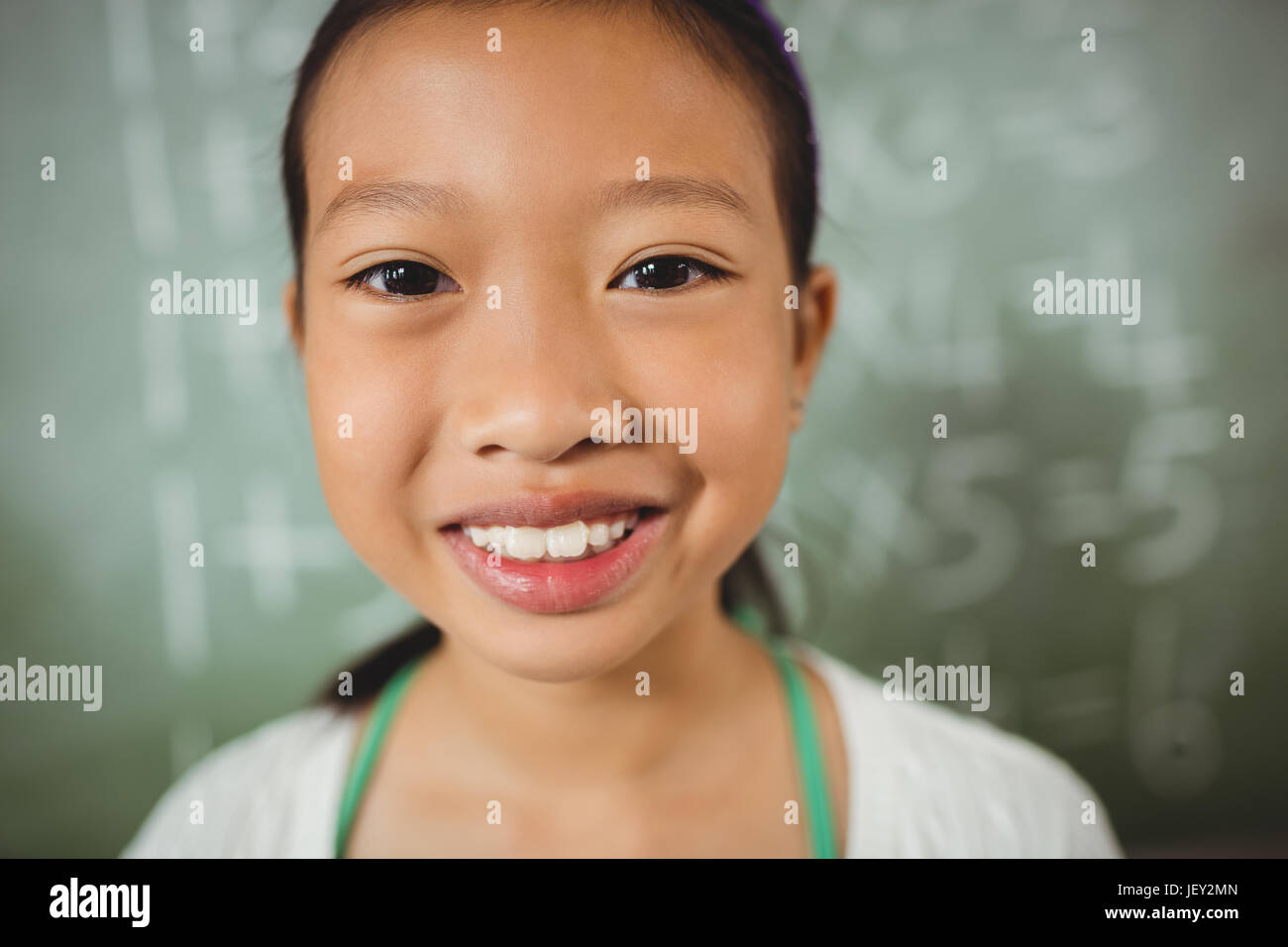 Portrait of a smiling girl Banque D'Images