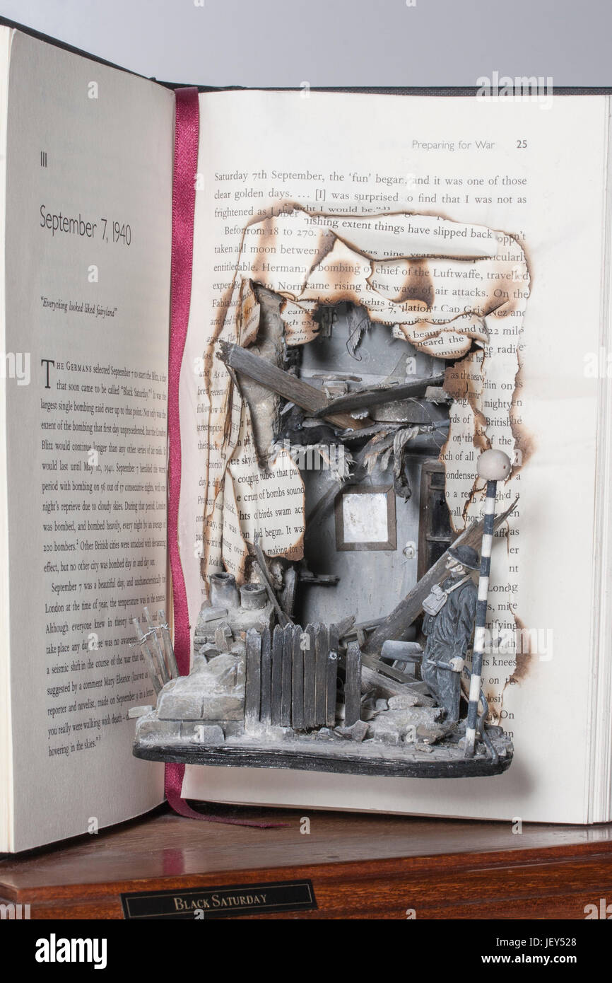 7 Sept 1940 Début de la campagne-éclair sur le UK Chapitre de livre avec modèle à l'échelle 3D à la représentation d'une scène typique dans les pages. Banque D'Images