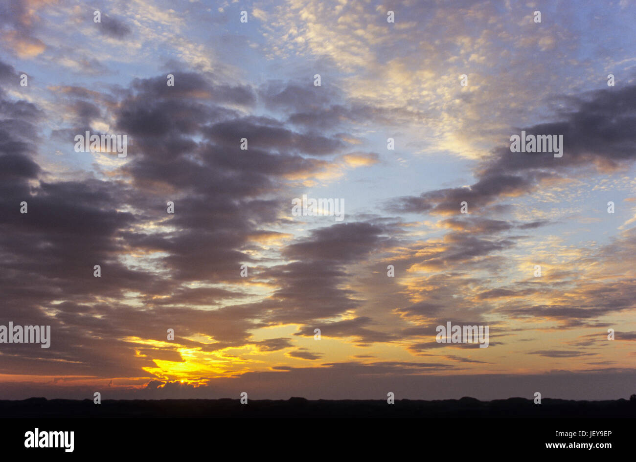 Nuages à ciel rouge / Danemark du Sud Banque D'Images