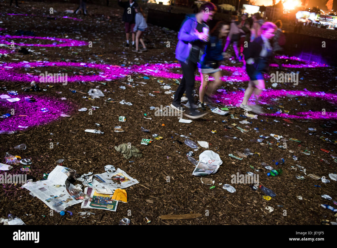 L'amour le Farm-Leave notrace, ironique comme personnes péniblement au-delà de la portée à l'autre étape - Le festival de Glastonbury en 2017, digne ferme. Glastonbury, 25 juin 2017 Banque D'Images