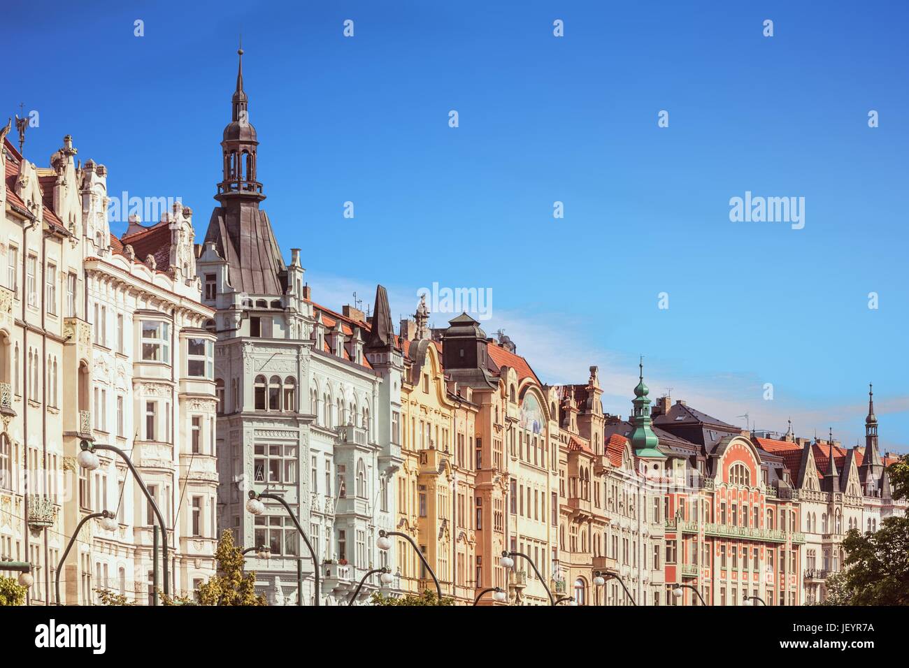 Maisons Art Nouveau à Prague sur Masarykovo Nabrezi appartement à Prague rivière République tchèque immeuble résidentiel Europe Banque D'Images