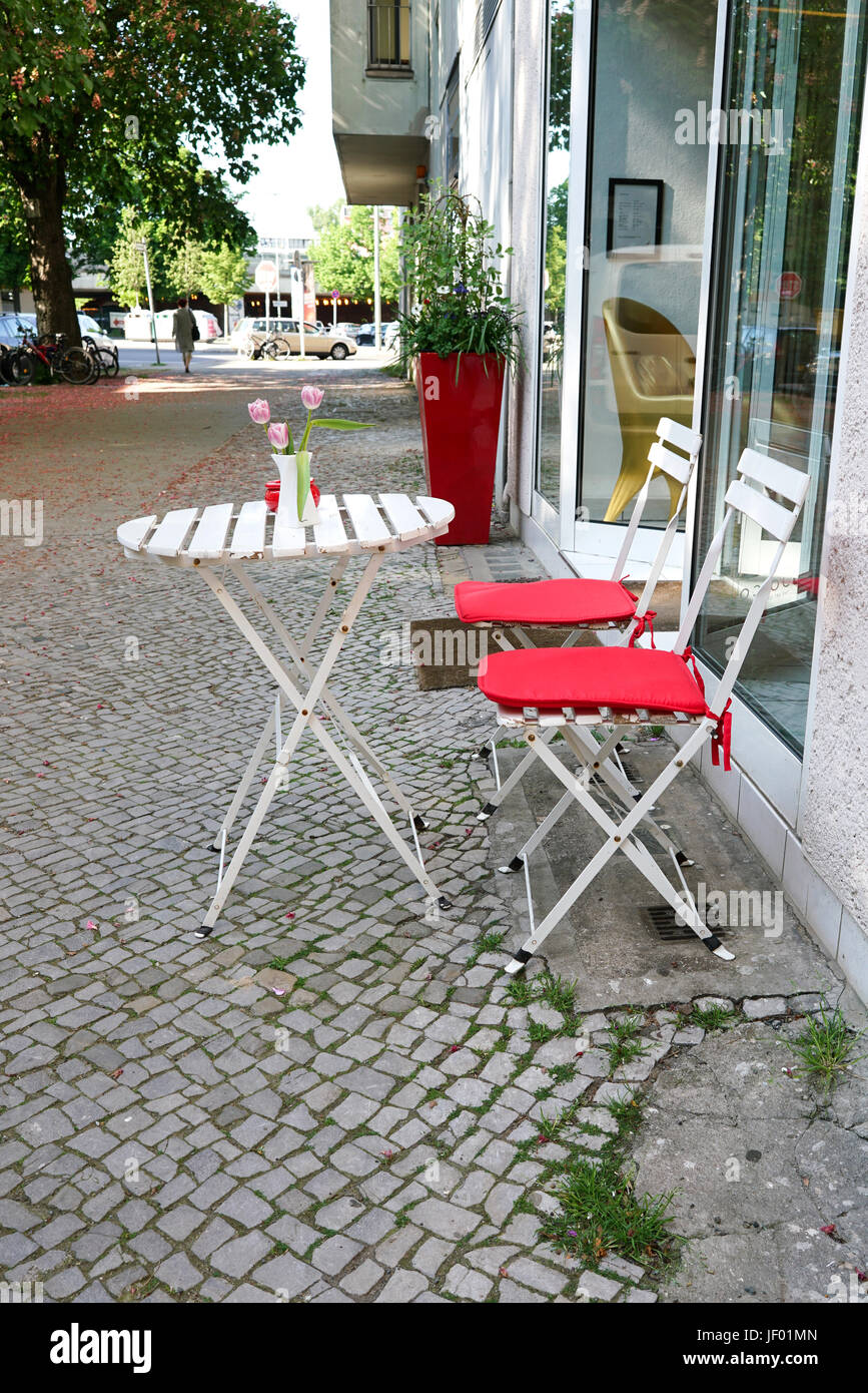 Café avec terrasse dans le centre de Berlin Banque D'Images