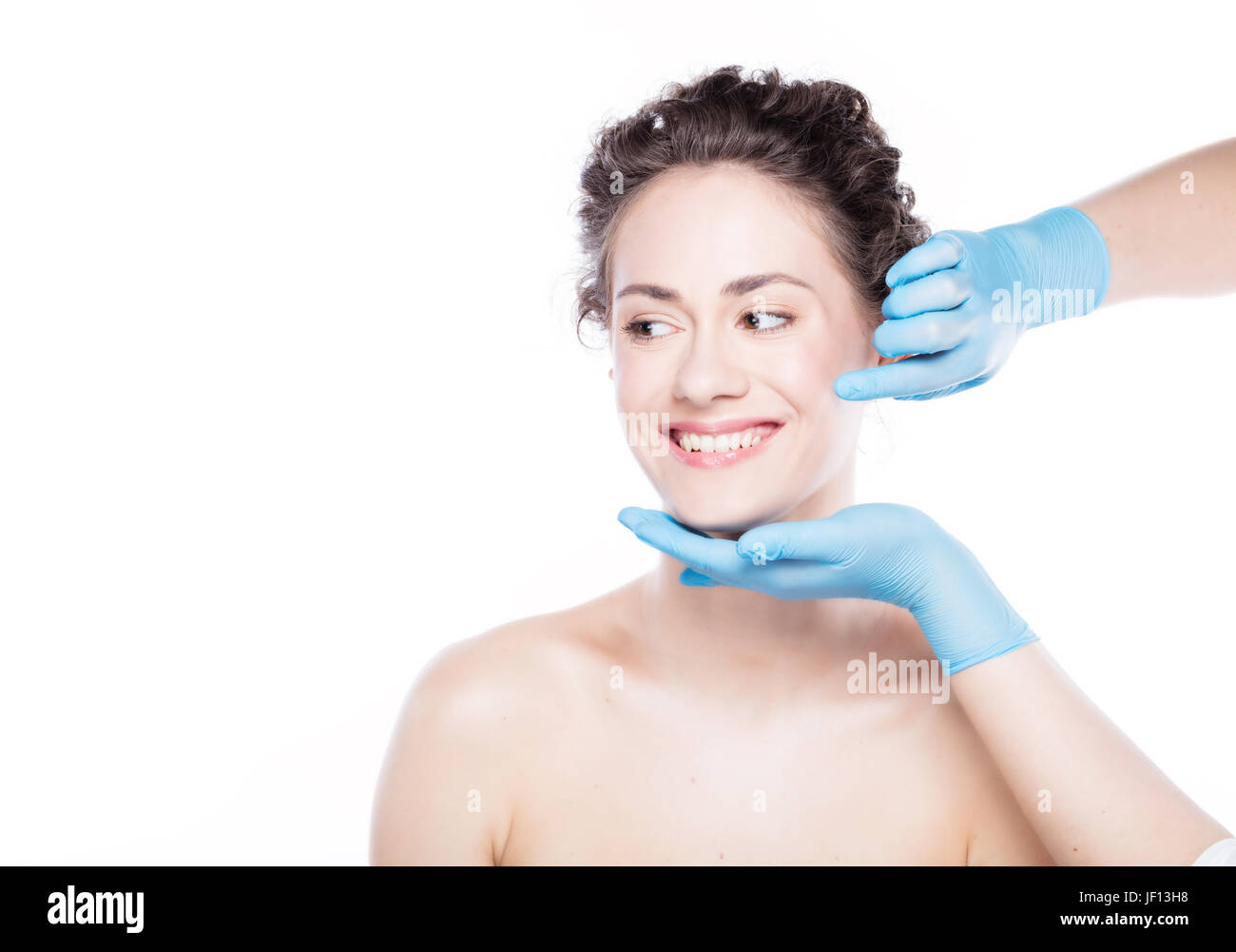 Médecine esthétique. Jeune femme belle revue de la peau avant le traitement. Les soins Anti-âge et la chirurgie plastique concept. Banque D'Images