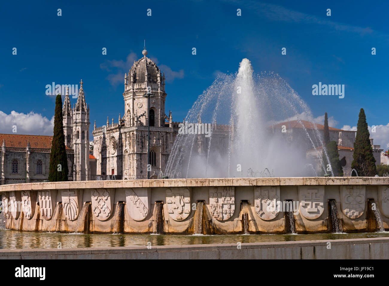 Mosteiro dos Jeronimos et la fontaine Belem Lisbonne Portugal Banque D'Images