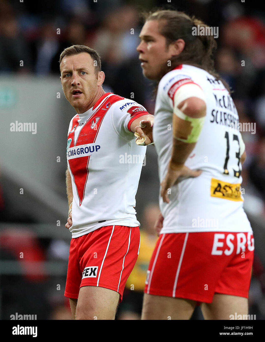 St Helens James Roby (à gauche) et de Louie McCarthy-Scarsbrook (à droite), au cours de la Super League Betfred match au stade AJ Bell, Salford Banque D'Images