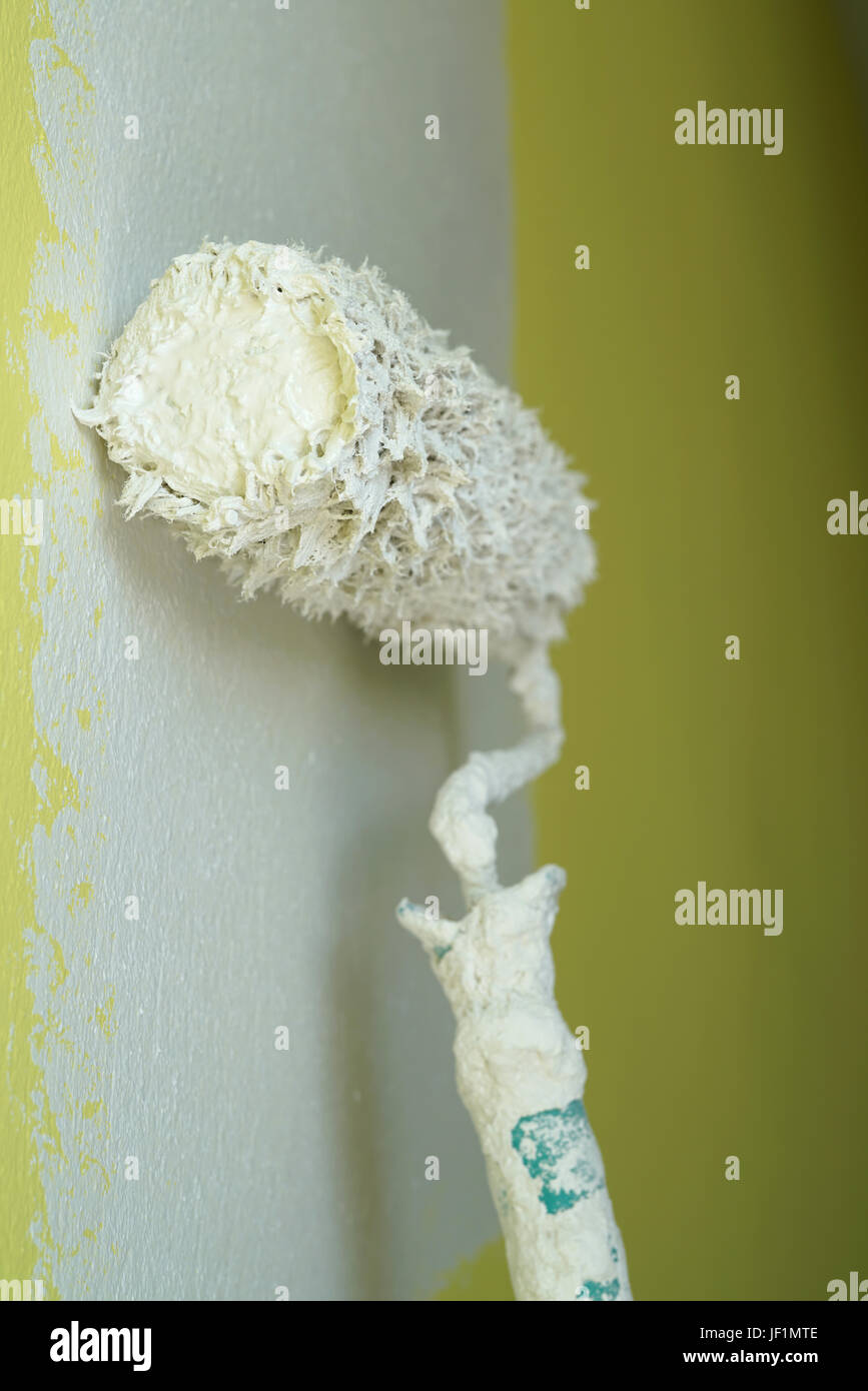 Rénovation d'un appartement avec des murs jaunes Banque D'Images