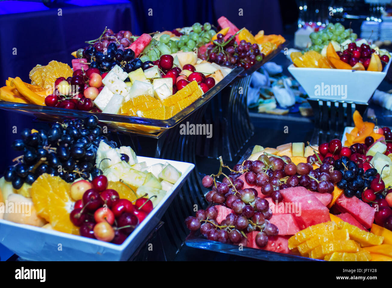 Buffet de fruits tropicaux colorés . Banque D'Images