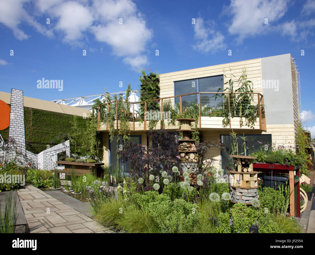 L'écologisation de l'ers la Grande-Bretagne gris jardin conçu par Nigel Dunnett au M&G RHS Chelsea Flower Show 2017 Banque D'Images