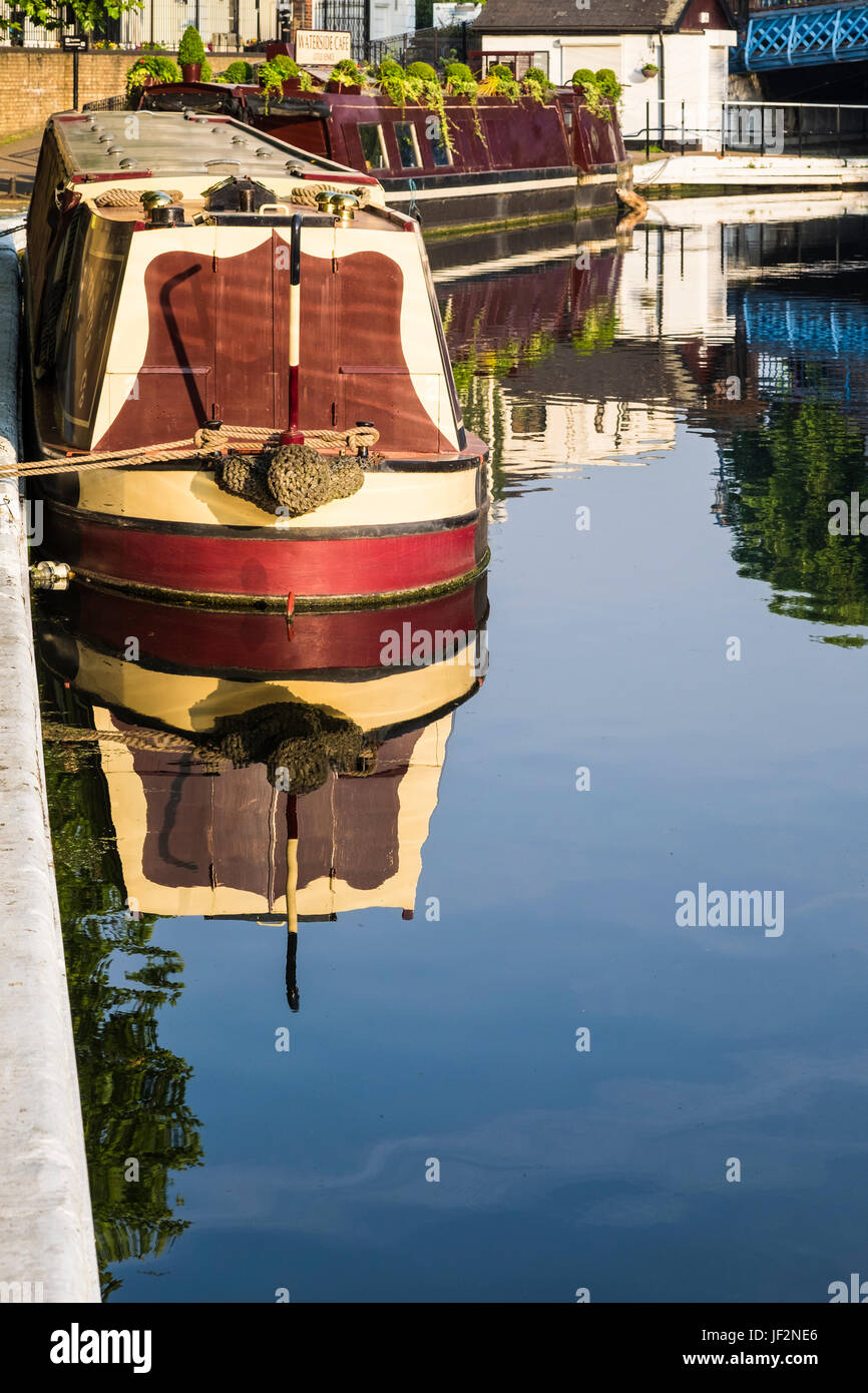 15-04 reflet dans l'eau tôt le matin, la Petite Venise, Londres, Angleterre, Royaume-Uni Banque D'Images