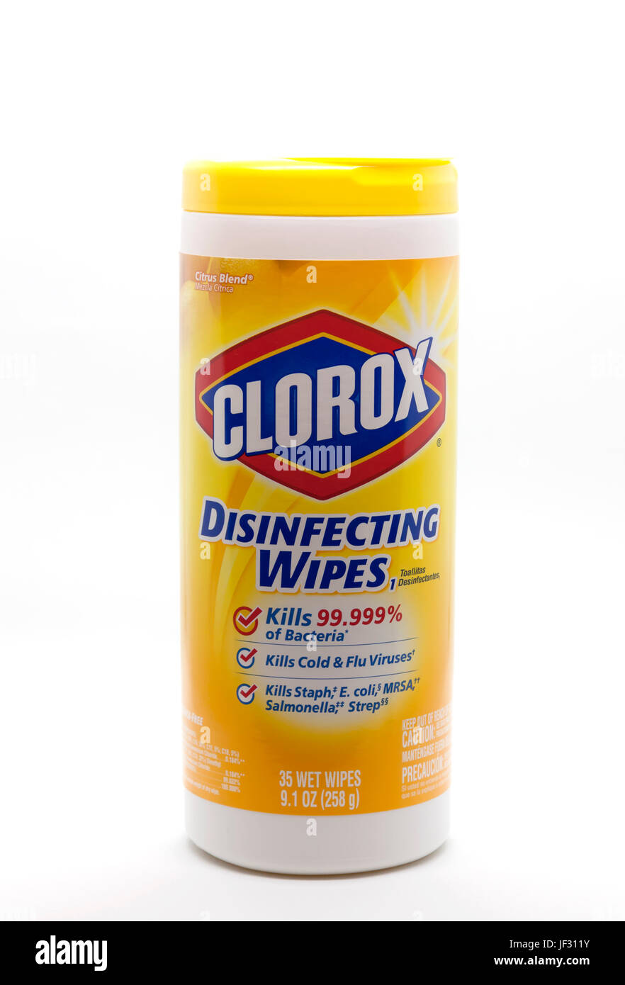 Lingettes désinfectantes Clorox dans un récipient qui nettoie, désinfecte et tue les germes et bactéries. Banque D'Images
