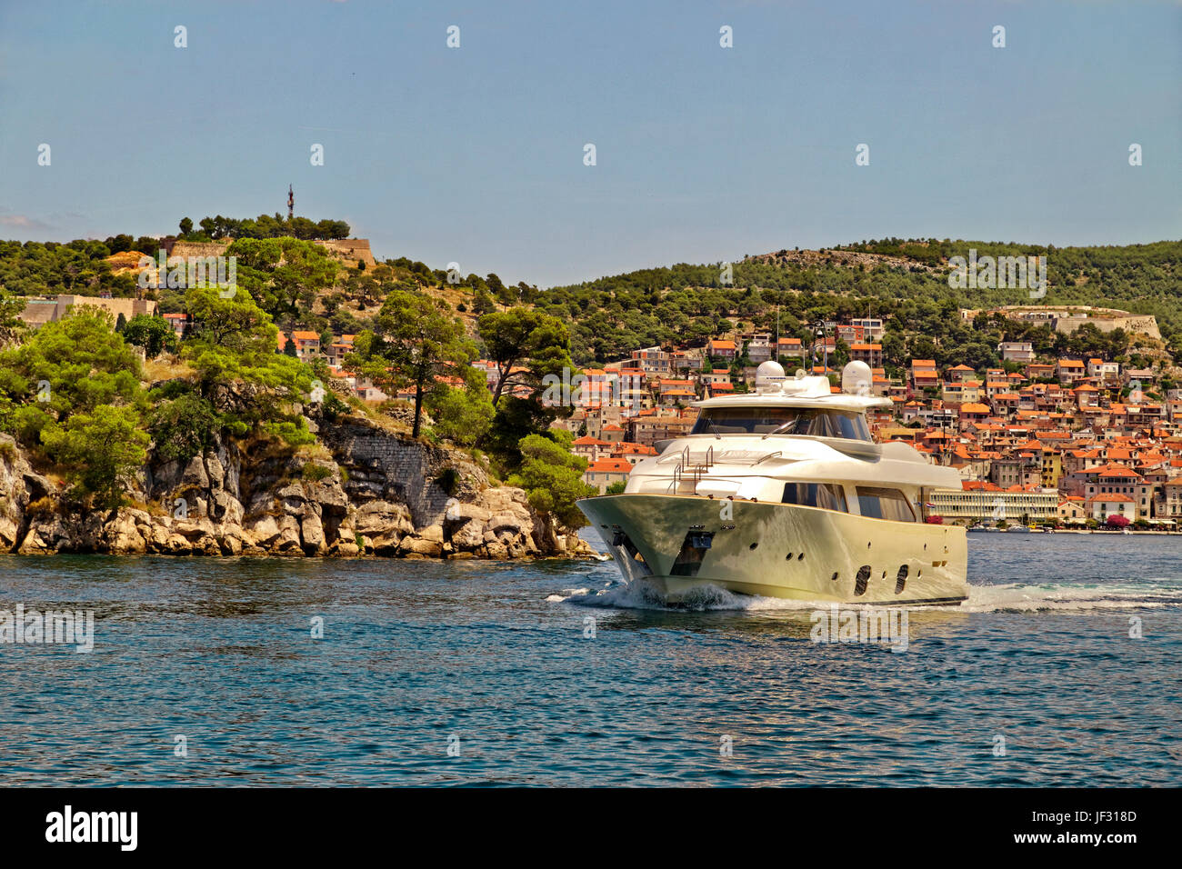 Motor Yacht en Sibenik, Croatie. Banque D'Images