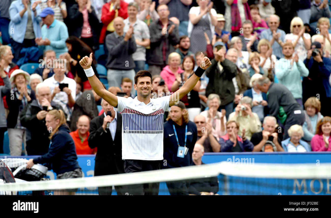 Novak Djokovic la Serbie de battre Vasek Pospisil célèbre à l'International Aegon tennis tournament à Eastbourne , Devonshire Park Sussex Eastbourne UK . 28 Jun 2017 Banque D'Images