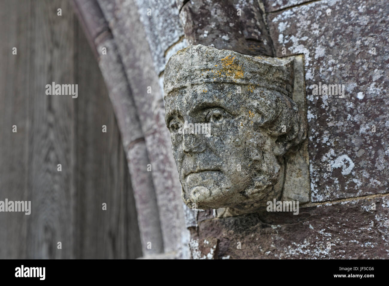 La sculpture sur pierre vieillies, St David's, ou St Davids, cathédrale, Pembrokeshire, Pays de Galles de l'Ouest. Banque D'Images