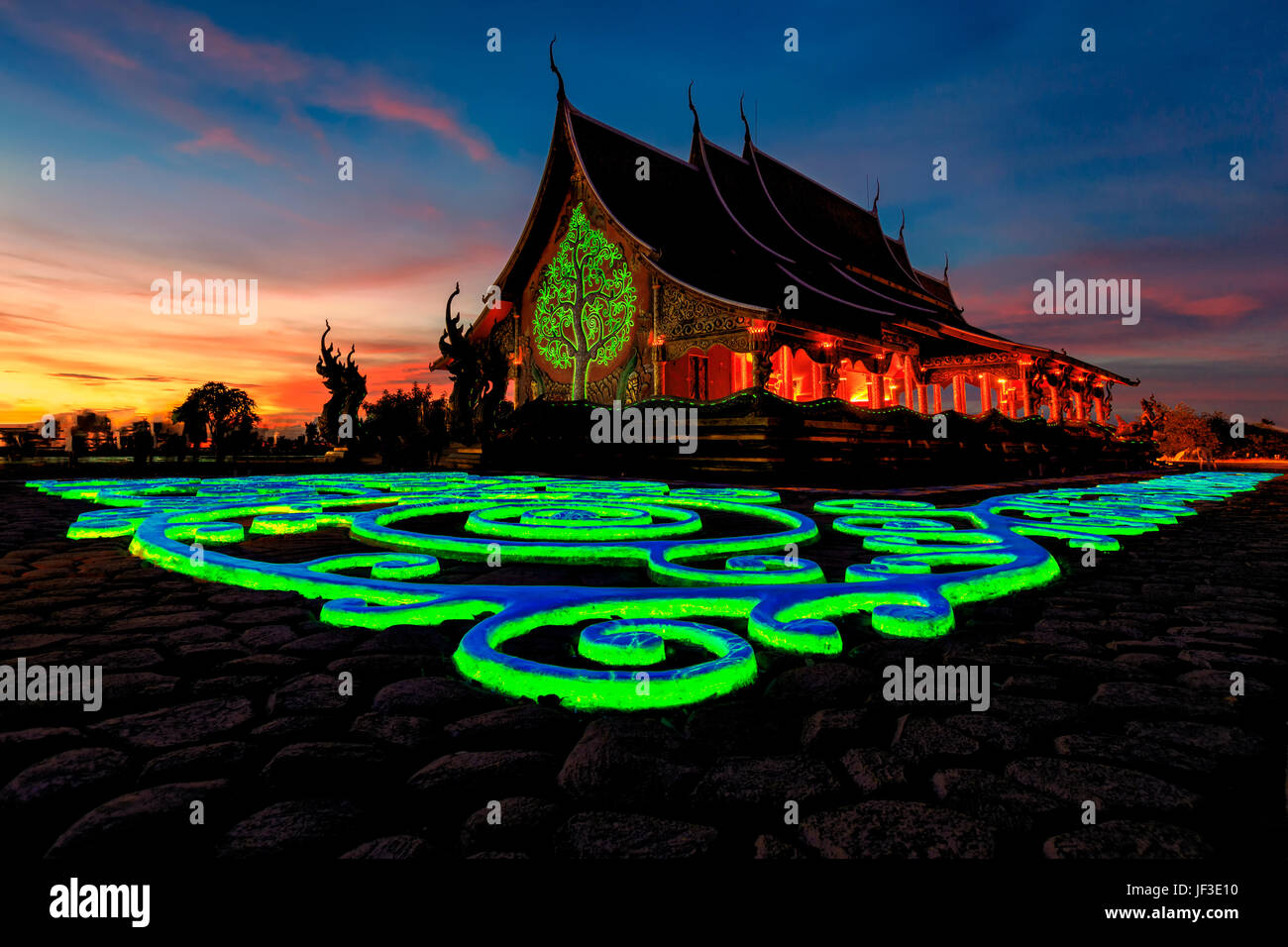 Temple De Sirindhorn Wararam Phu Prao Banque De Photographies Et D Temple De Sirindhorn Wararam Phu Prao Banque De Photographies Et D
