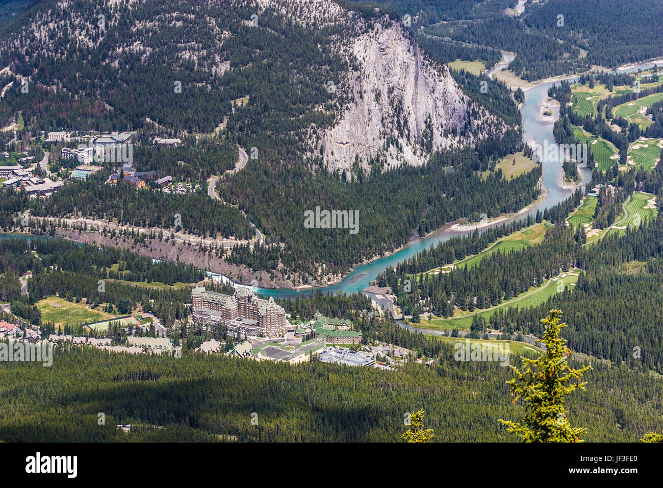 Voir l'hôtel Banff Springs et de Bow River à partir du haut du mont Sulphur dans le parc national Banff, Alberta, Canada. Banque D'Images