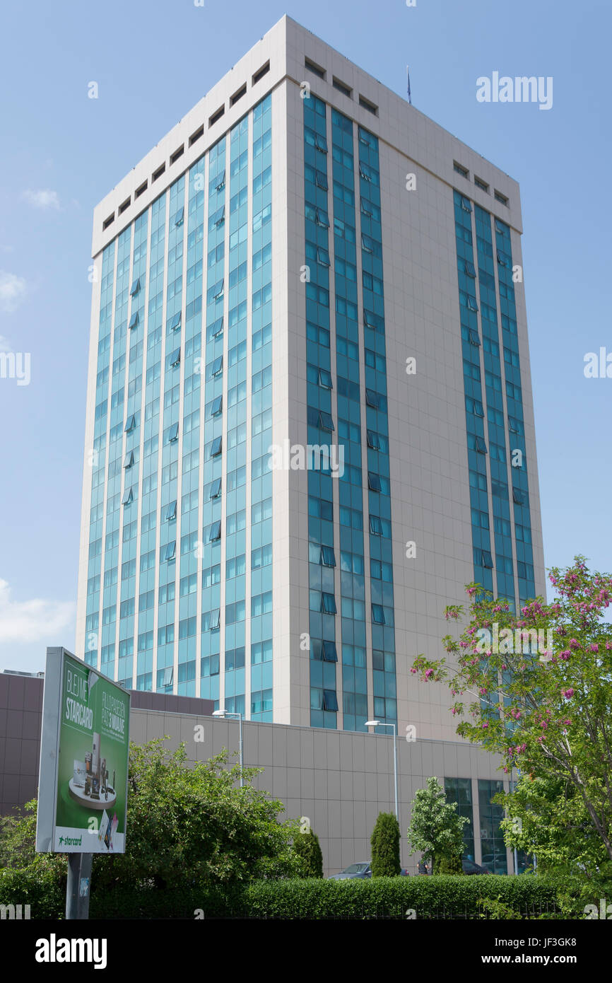 Immeuble de bureaux modernes au centre-ville de Pristina (Pristina), République du Kosovo Banque D'Images
