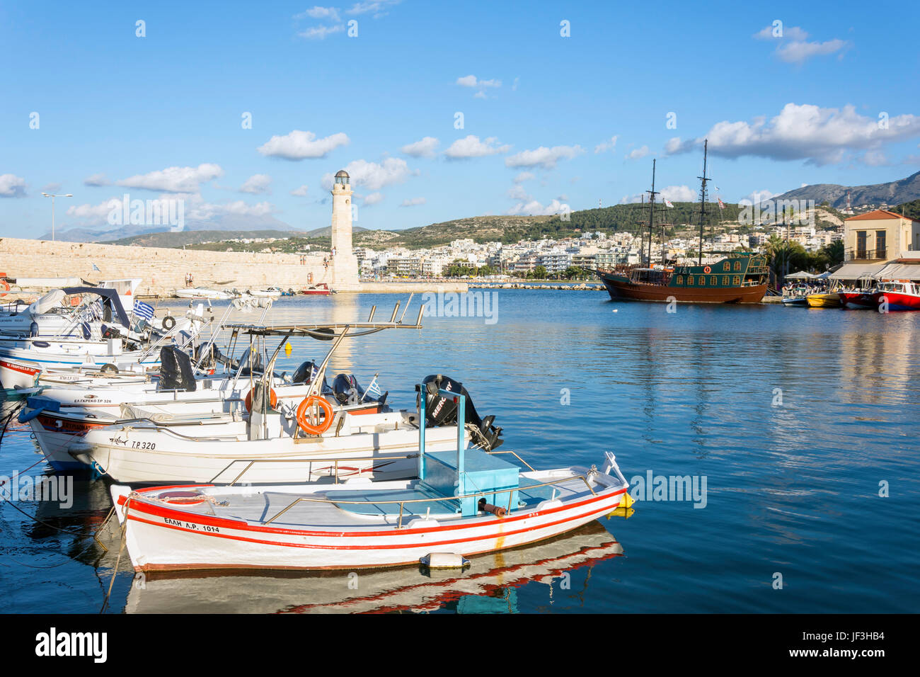 Phare vénitien et du Vieux Port, Rethymno (Rethymnon), Région de Rethymnon, Crète (Crète), Grèce Région Banque D'Images